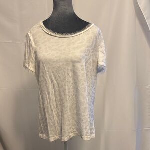 Chic size 2 White Patterned Women's Tee